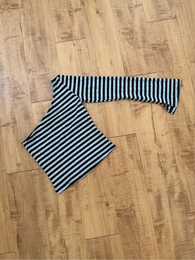 One-Shoulder Striped Crop Top - Black & Light Gray
